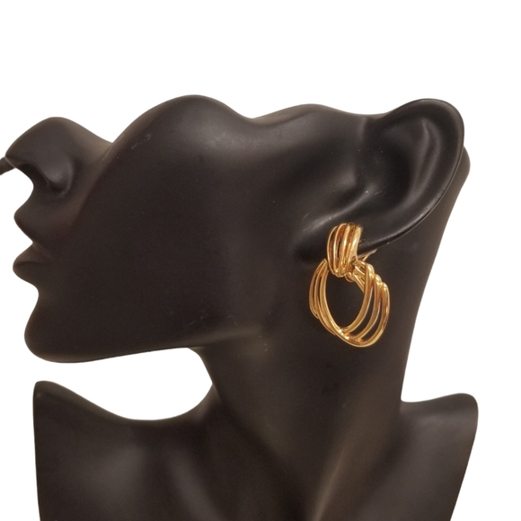 MONET VINTAGE GOLDTONED OPEN DESIGN DOORKNOCKER STYLE CLIP ON EARRINGS - Picture 1 of 5